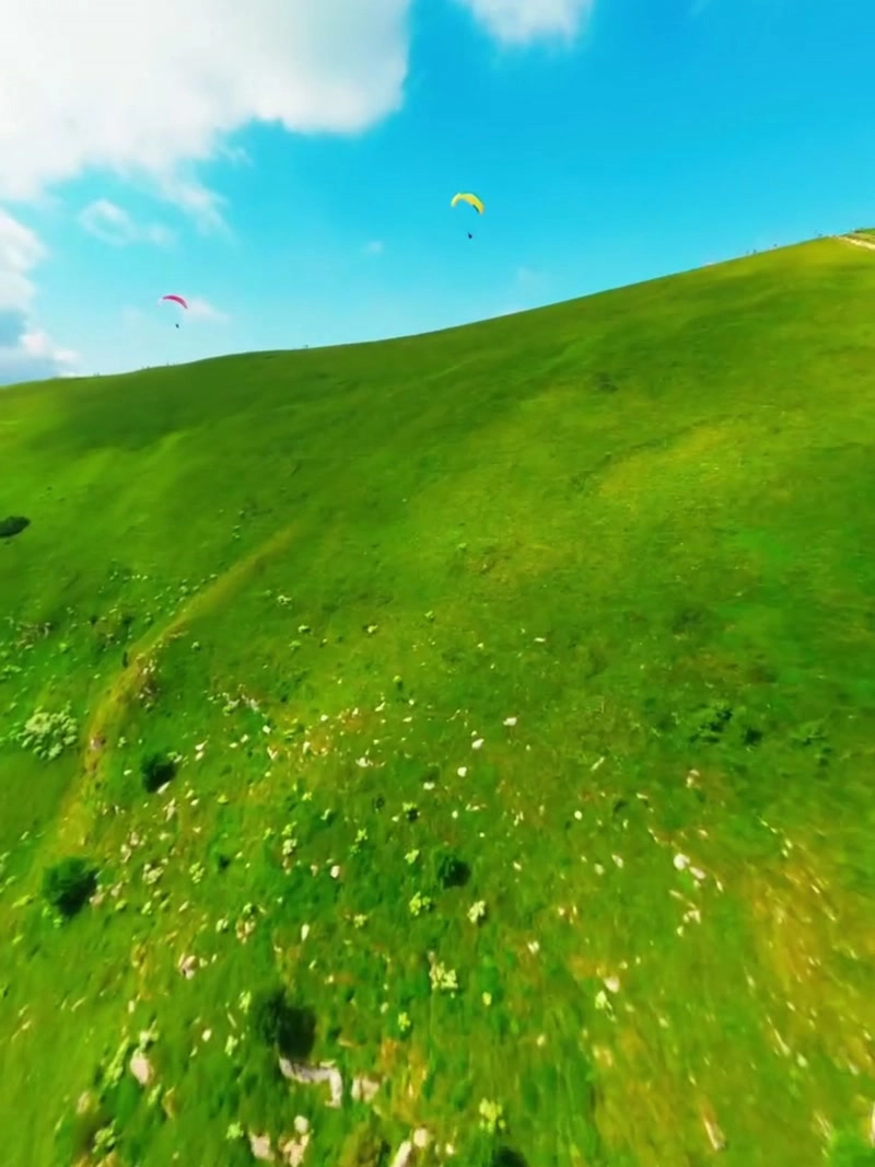 云端跳伞震撼视角